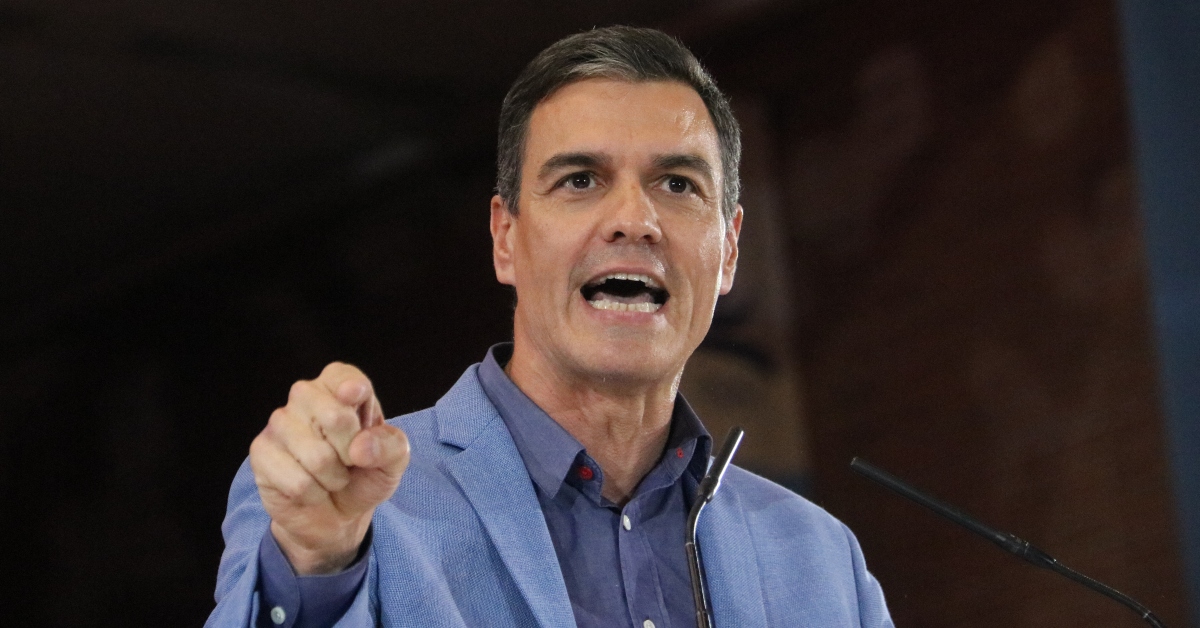 El presidente del Gobierno central, Pedro Sánchez, durante el acto de cierre de la campaña del PSC en las elecciones municipales, en el Pabellón del Vall d'Hebron