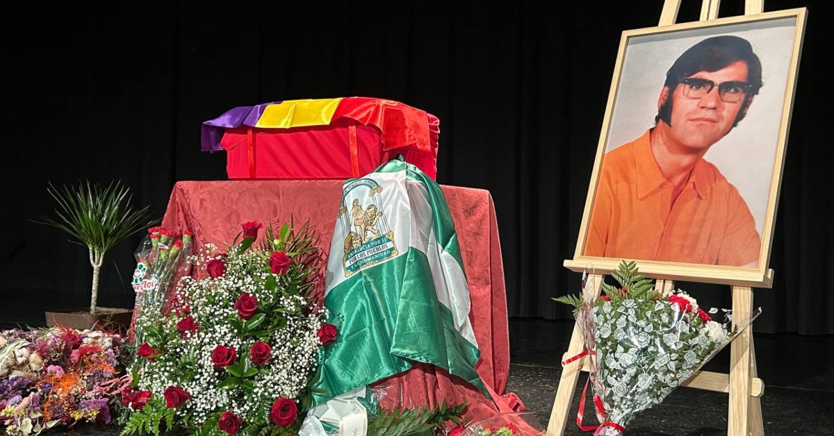 Les restes identificades de Cipriano Martos s'han entregat a la família en un acte organitzat a la Casa de la Cultura de Huétor-Tajar (Granada)