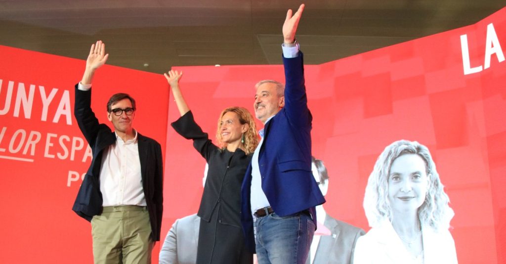 El primer secretari del PSC, Salvador Illa, la candidata del partit Meritxell Batet i l'alcalde de Barcelona, Jaume Collboni (Carola López, ACN)