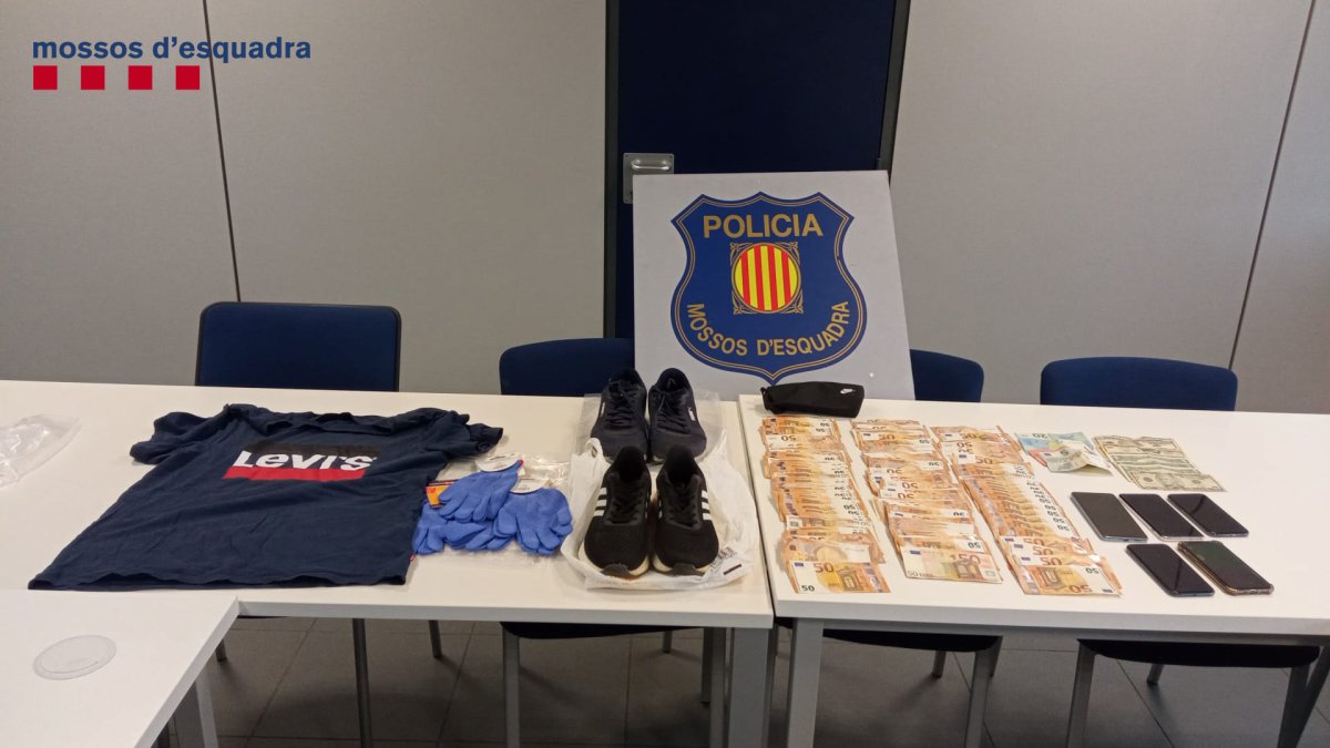 Material comisado por los Mossos (ACN)