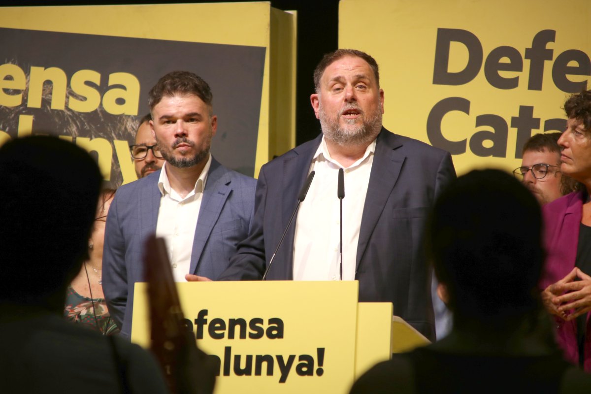 El president d'ERC, Oriol Junqueras, i el cap de llista el 23-J, Gabriel Rufián, a l'Estació del Nord (ACN)