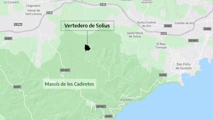 Una parte del vertedero se encuentra en el Massís de les Cadiretes, considerada una zona de interés natural