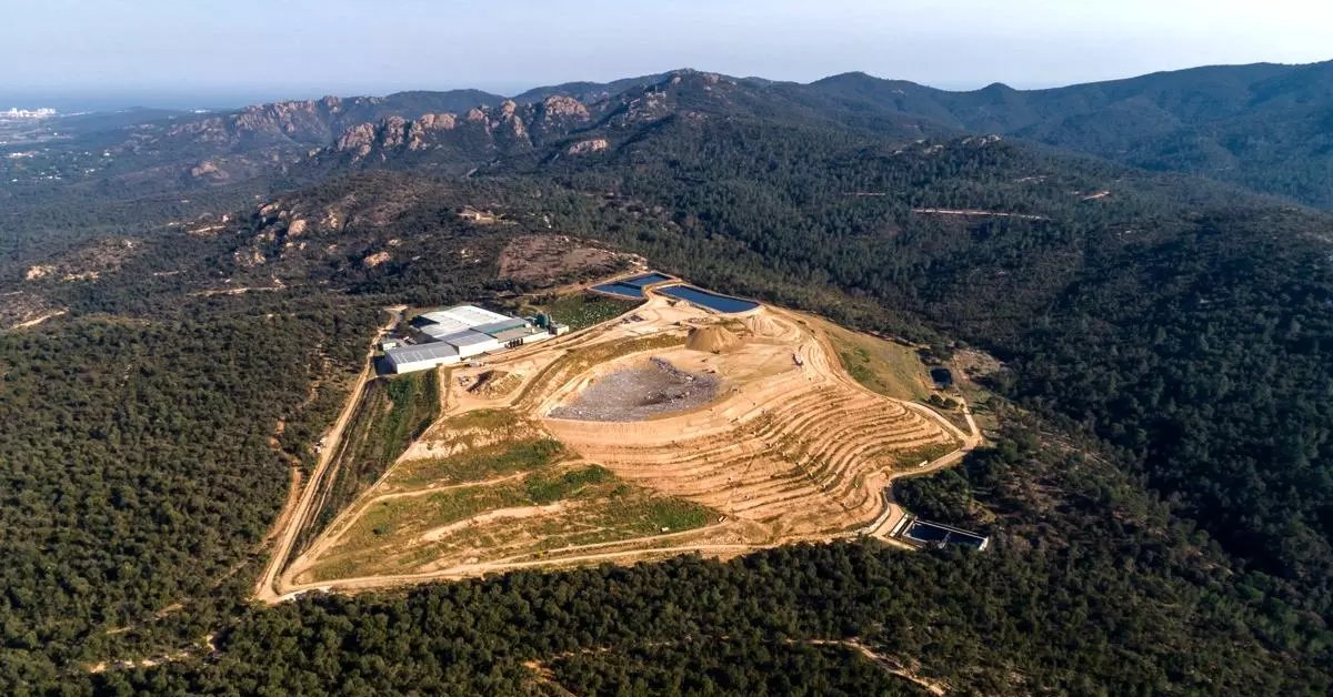 Vertedero de Solius en Llagostera, Gironés (paisatgesverticals.cat)