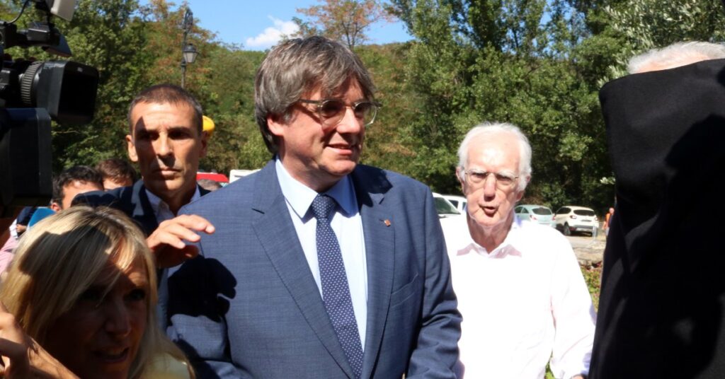 El expresidente Carles Puigdemont llegando a Sant Miquel de Cuixà (Gemma Tubert, ACN)