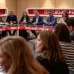 El presidente del Gobierno de España, Pedro Sánchez, y el comité federal del PSOE
