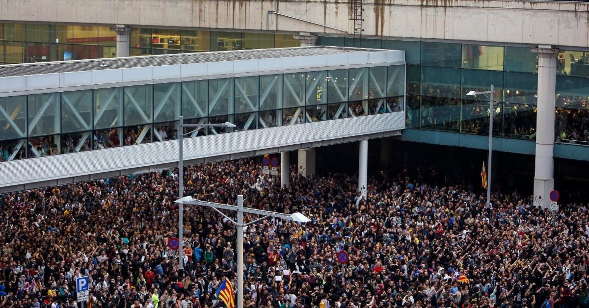 Concentració de Tsunami Democràtic a l'aeroport de El Prat (ACN)