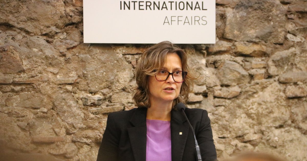 La consellera d’Acció Exterior i Unió Europea, Meritxell Serret, durant la seva intervenció en el marc de la jornada ‘Catalunya com a actor global en la política euromediterrània’t, celebrada al CIDOB (Maria Aladern, ACN)