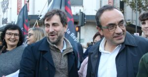 El exconseller Toni Comín con Josep Rull durante la manifestación en favor del catalán en Perpiñán (ACN)