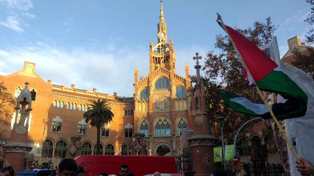Manifestación en el recinto modernista de Sant Pau (Barcelona) con motivo de la cumbre de la Unión por el Mediterráneo