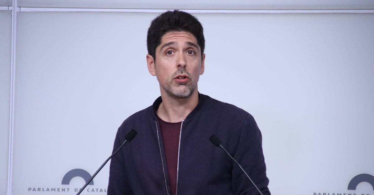 El portaveu dels comuns al Parlament, David Cid, durant una roda de premsa (Mariona Puig, ACN)