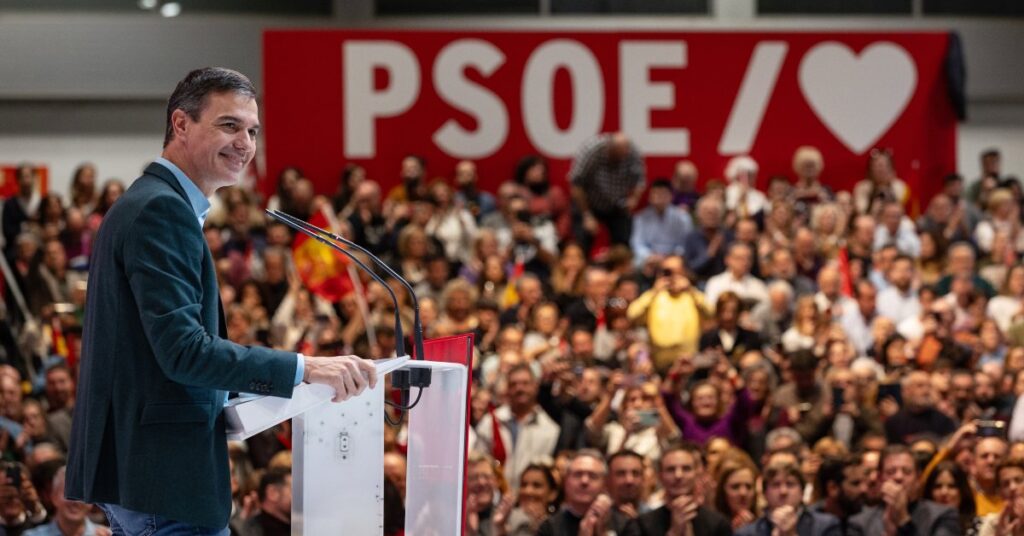 El president espanyol i líder del PSOE, Pedro Sánchez, en el míting socialista a Madrid