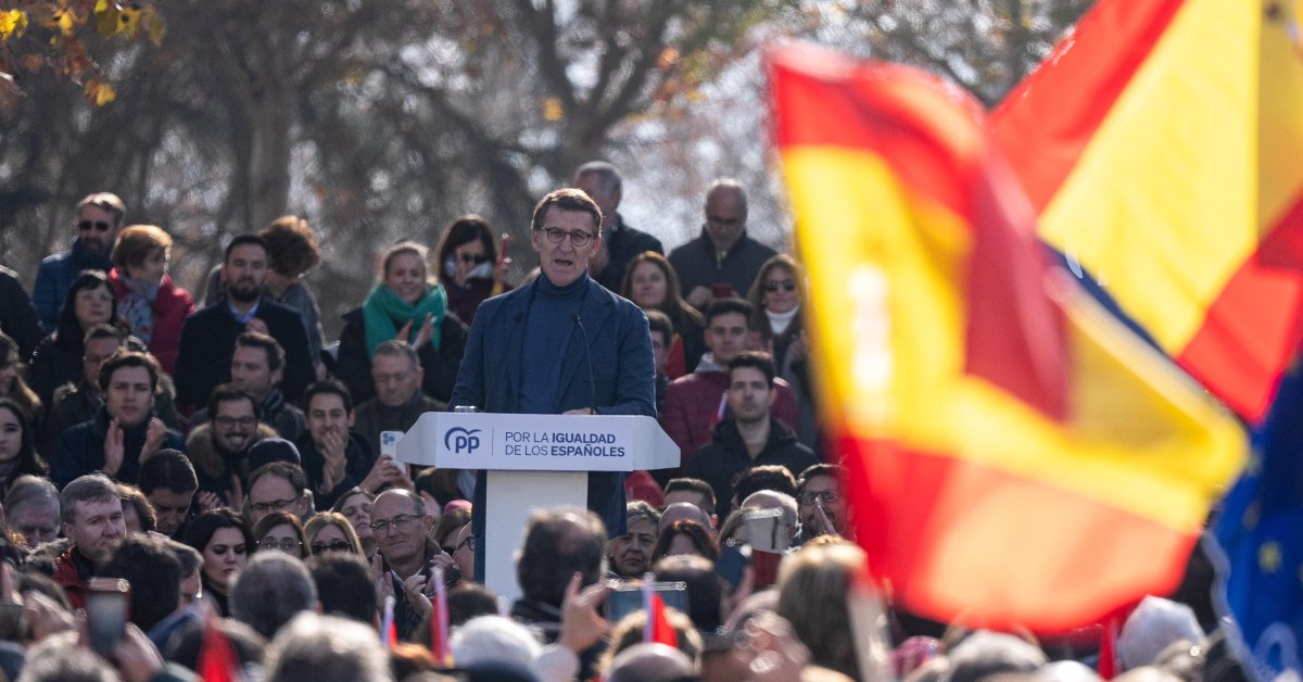 Feijóo interviniendo en el acto contra la amnistía convocado por el PP en el Templo de Debod de Madrid (Diego Puerta, PP)