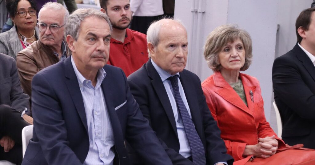 El expresidente del Gobierno de España, José Luis Rodríguez Zapatero, el expresidente de la Generalitat de Cataluña, José Montilla, y la exministra de Sanidad, María Luisa Carcedo (Francesc Voltas, ACN)
