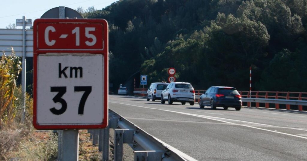 Vehicles circulant per l'Eix Diagonal, al quilòmetre 37, al terme municipal de Capellades (ACN)