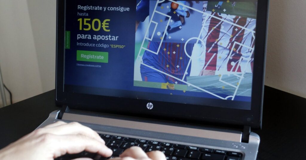 Web que ofrece dinero para apuestas (Marina López, ACN)