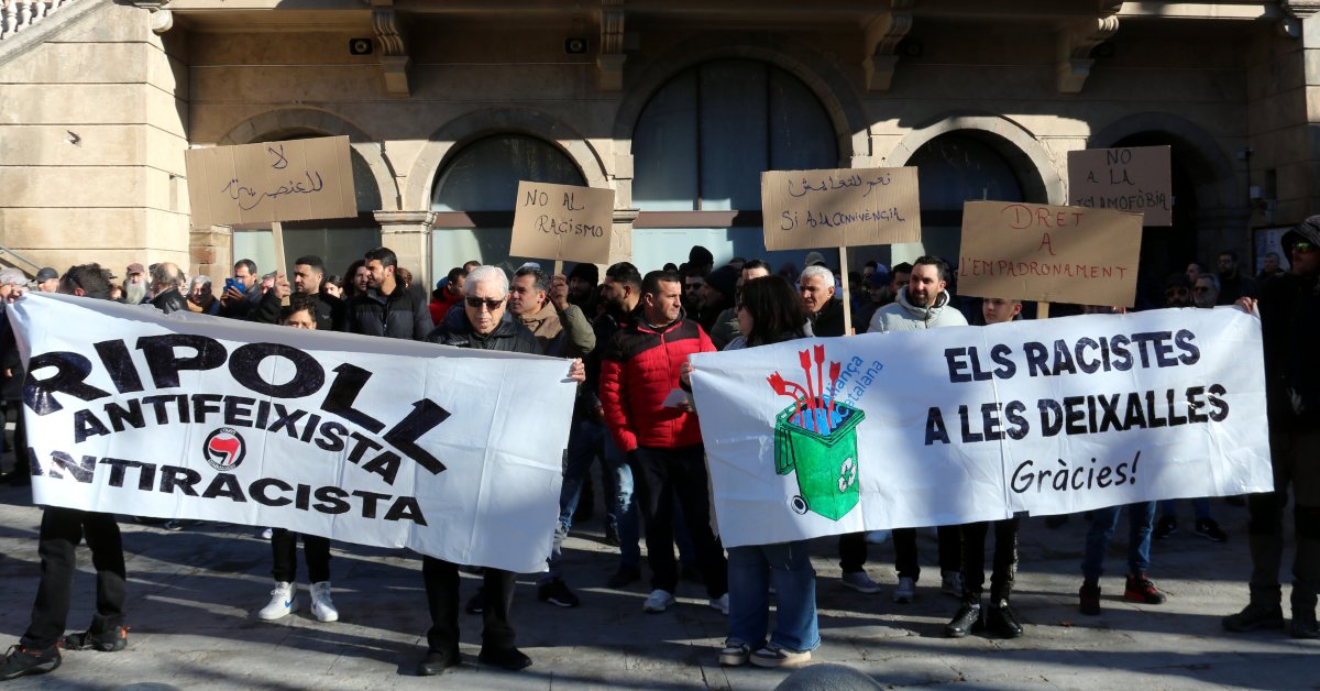 Concentració a Ripoll per defensar el dret a l'empadronament (Marina López, ACN)