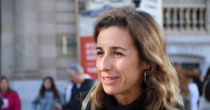 La diputada de la CUP Laia Estrada durant la protesta de les Intermeres de Catalunya (ACN)