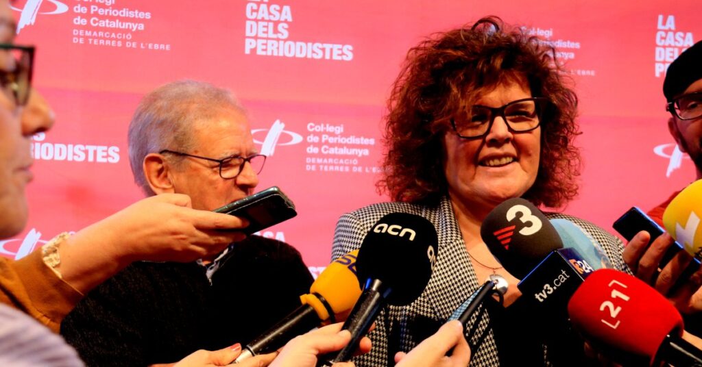 La secretaria de Acción Climática, Anna Barnadas, atendiendo a los medios de comunicación (Anna Ferràs, ACN)
