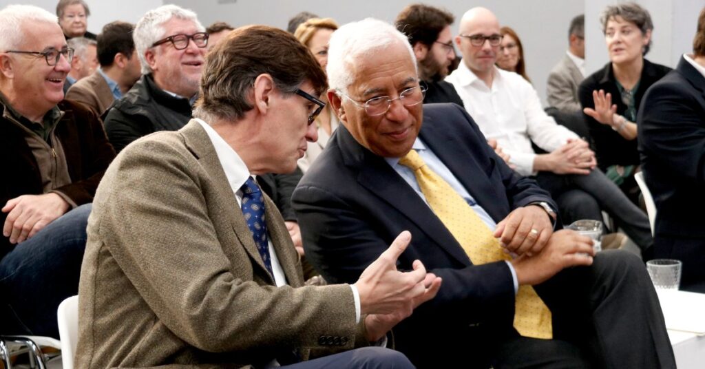 El primer ministro en funciones de Portugal, António Costa, conversa con el primer secretario del PSC, Salvador Illa (Arnau Martínez, ACN)