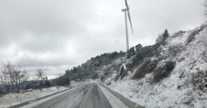 Carretera de Belltall amb neu a Forès (Albert Gascón, ACN)