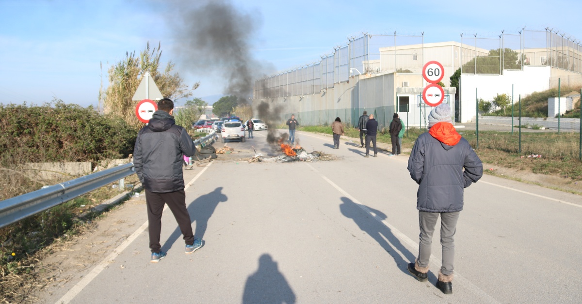 Funcionarios de prisiones cortan el acceso a Quatre Camins (Maria Belmez, ACN)