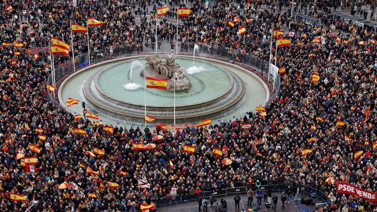 Manifestació contra l'amnistia a la Plaça de Cibeles de Madrid (RTVE)