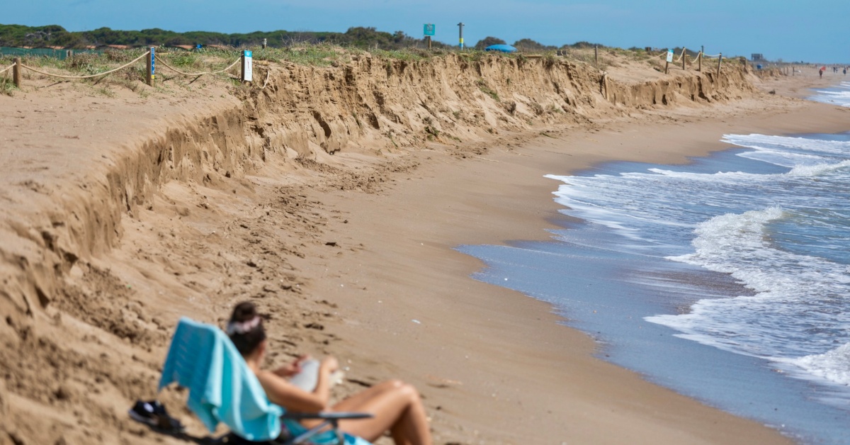 La platja de les Filipines de Viladecans, després del temporal de Setmana Santa (AMB)