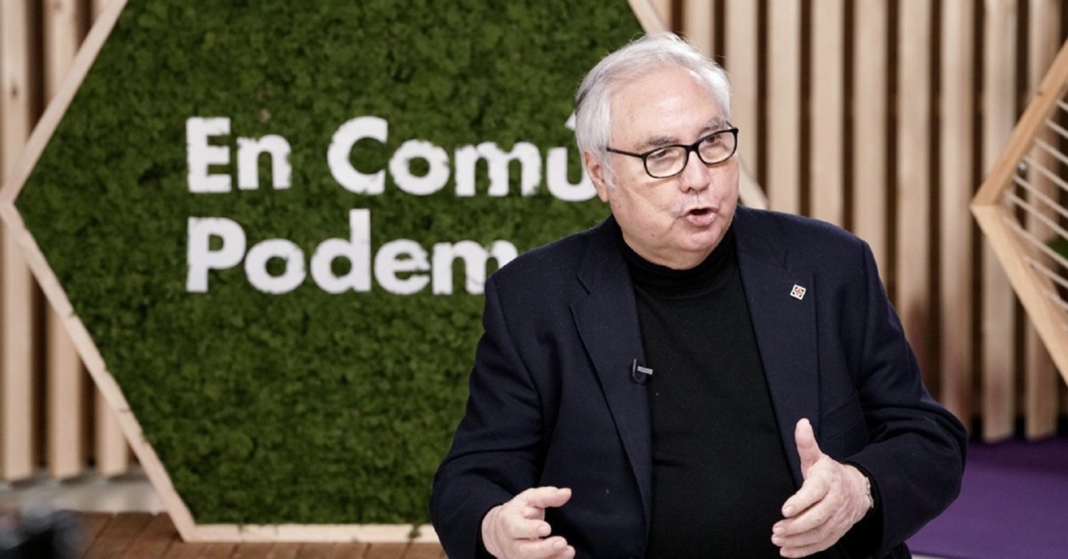 El exministro de Universidades, Manuel Castells, durante un coloquio en la sede de los comunes en el 2021 (En Comú Podem)