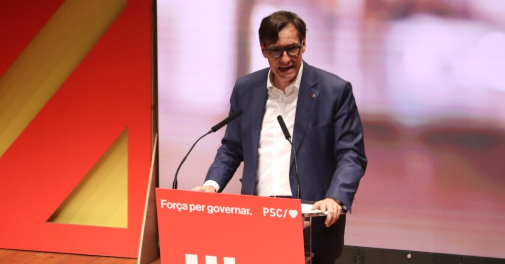 Salvador Illa, cabeza de lista del PSC en las elecciones catalanas, durante un mítin en Terrassa (Maria Pratdesaba, ACN)