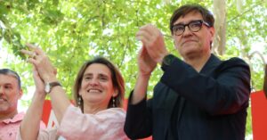 La vicepresidenta del Gobierno de España y candidata del PSOE a las elecciones europeas, Teresa Ribera, y el primer secretario del PSC, Salvador Illa (Albert Hernàndez, ACN)