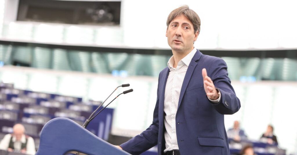 L'eurodiputado de ERC, Jordi Solé, participando en el pleno del Parlamento Europeo en Estrasburgo (ACN)