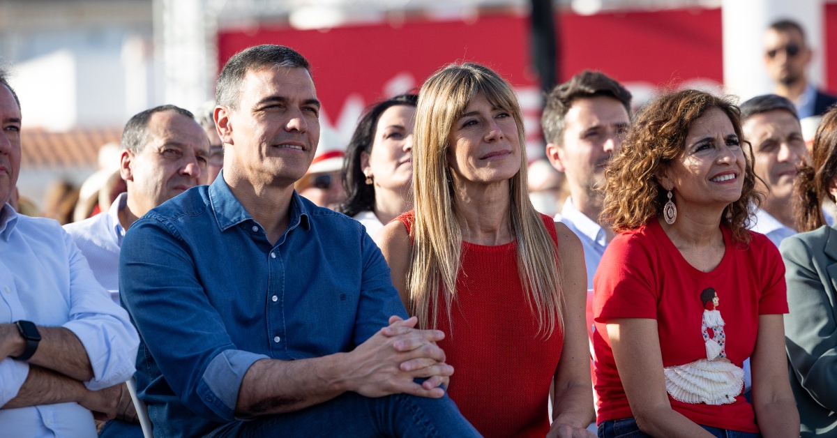 El presidente del Gobierno de España, Pedro Sánchez, y su mujer, Begoña Gómez, en un acto de campaña europea del PSOE