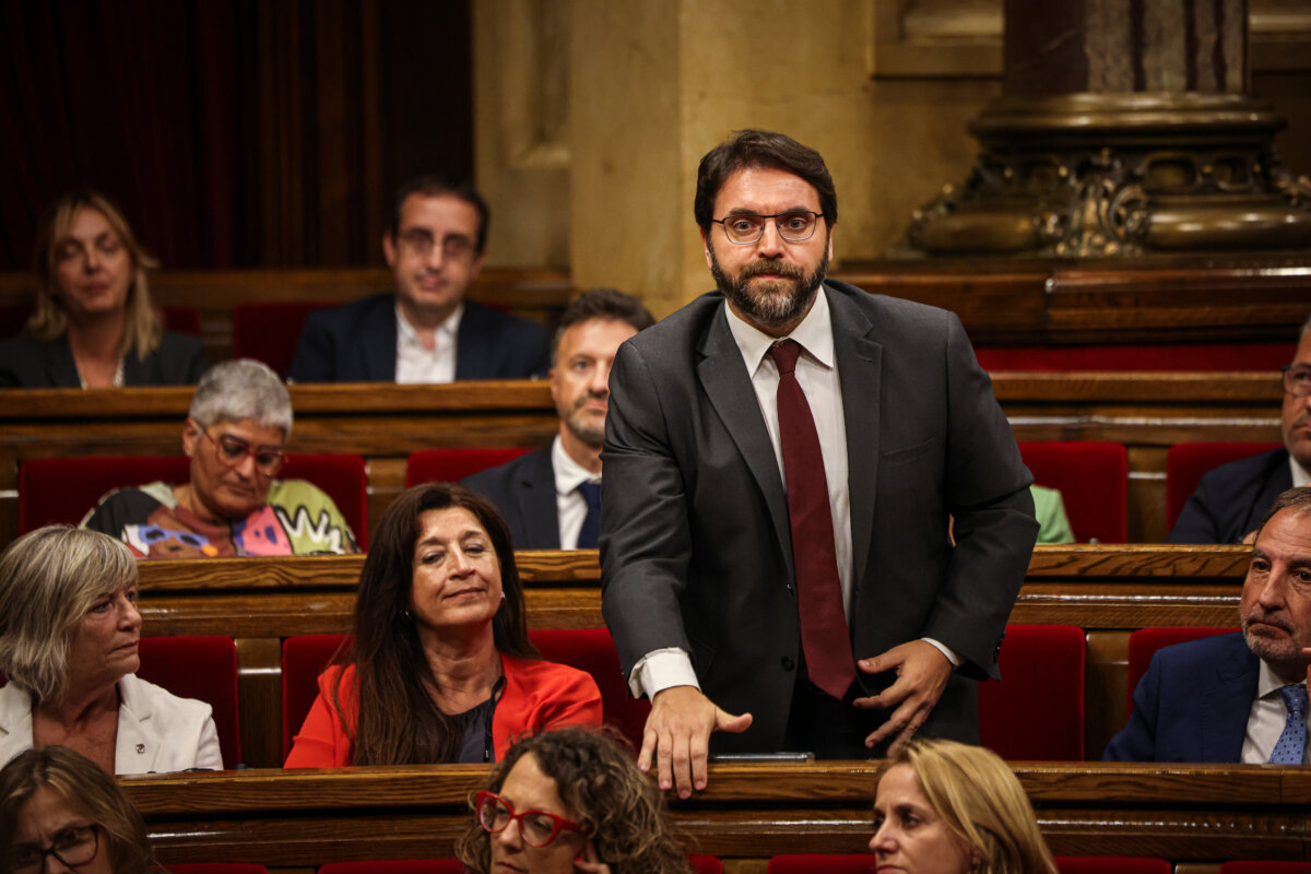 Ferran Pedret durant la votació per investir Illa com a nou president de la Generalitat (Jordi Borràs, ACN)