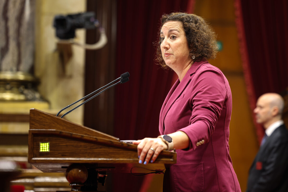 La portavoz del PSC en el Parlament, Alícia Romero, interviene para defender las propuestas de resolución en el debate de política general (Jordi Borràs, ACN)