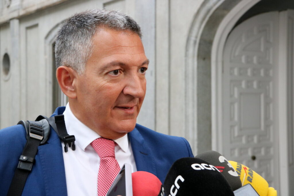 Miquel Sàmper ante los medios comunicación frente al Tribunal Supremo (Andrea Zamorano, ACN)