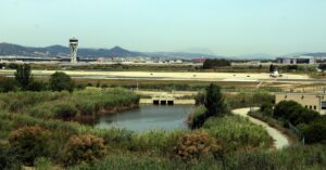 Aeropuerto del Prat visto desde el mirador de la Isla (Àlex Recolons, ACN)