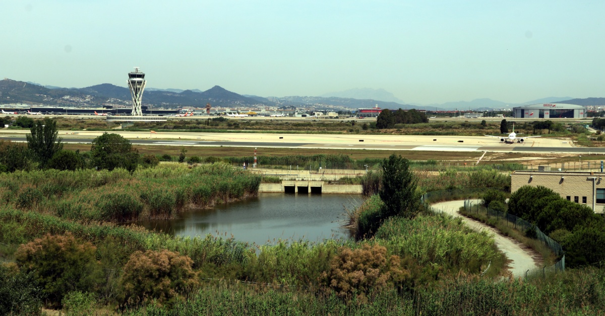Aeroport del Prat vist des del mirador de l'Illa (Àlex Recolons, ACN)