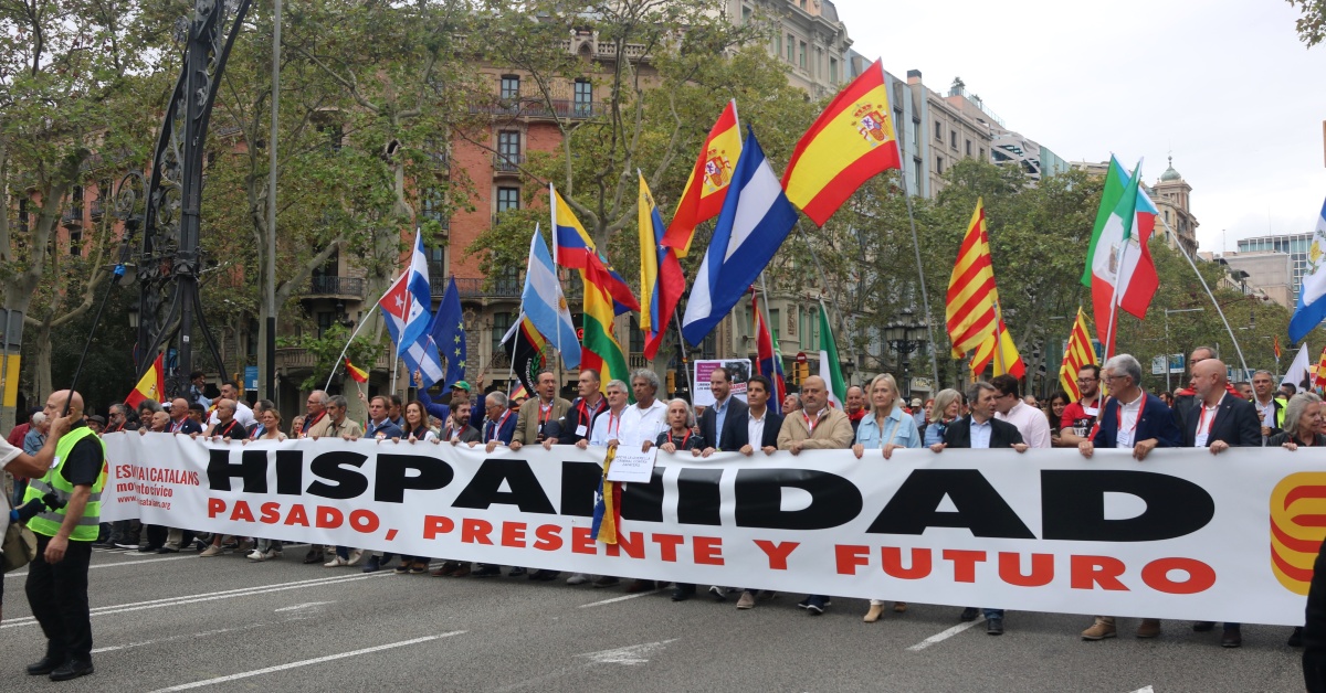 Cabecera de la manifestación del 12-O en el Paseo de Gràcia de Barcelona (Maria Asmarat, ACN)