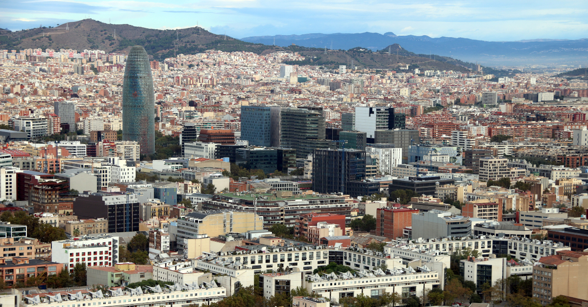 La torre Glòries y parte del Poblenou desde el mirador de la torre Mapfre (Jordi Bataller, ACN)