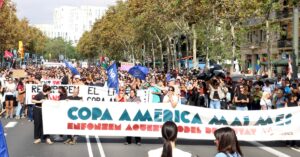 Manifestació contra la Copa Amèrica a Barcelona (María Belmez i Maria Asmarat, ACN)