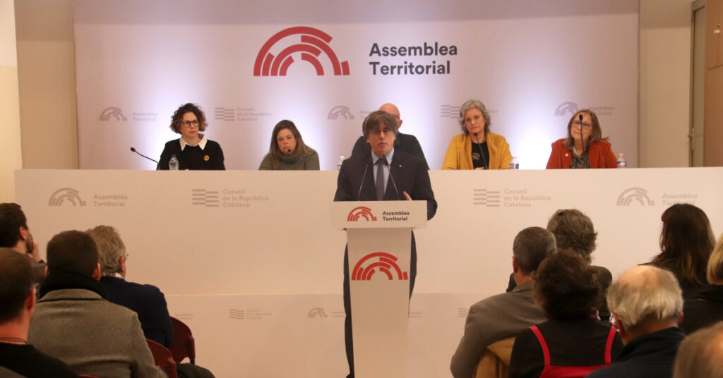 El presidente del Consell de la República, Carles Puigdemont, clausura la asamblea territorial (Aleix Freixas, ACN)