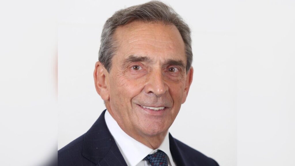 Javier Echenique, en una imatge corporativa