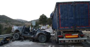 Camión y turismo que han chocado en la N-420 en Riudecols (ACN)