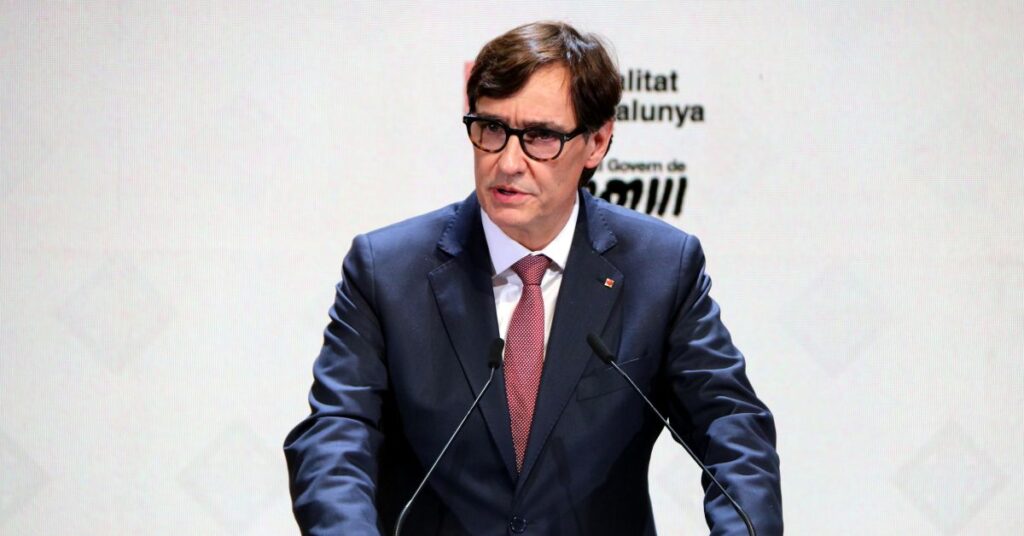 El presidente de la Generalitat, Salvador Illa, en su intervención en las Cruces de Sant Jordi 2024 (Jordi Bataller, ACN)