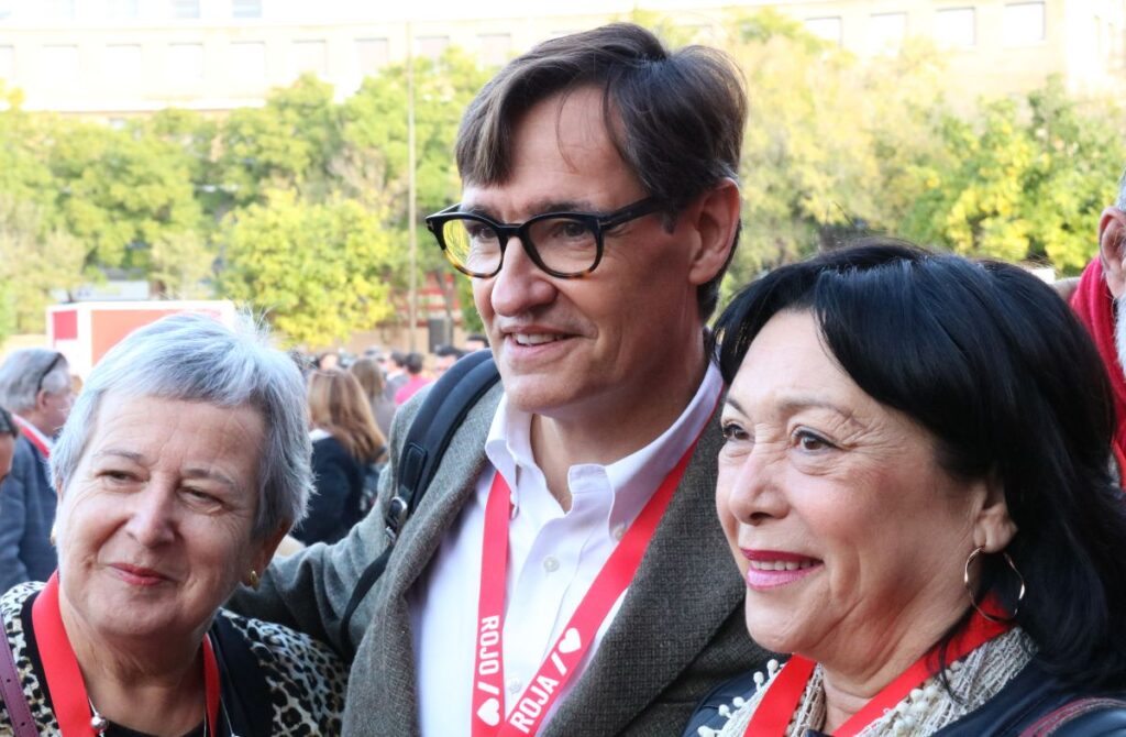 El presidente del Gobierno catalán, Salvador Illa, en el 41º congreso del PSOE en Sevilla (Miquel Vera, ACN)