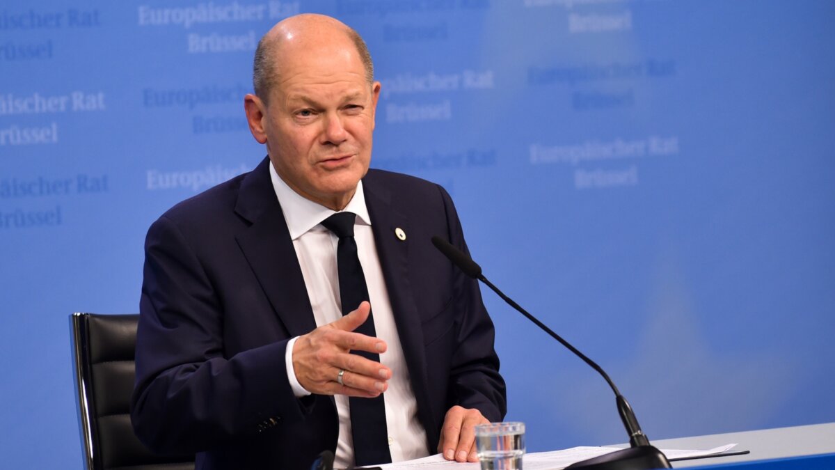 El canceller alemany, Olaf Scholz, durant una roda de premsa posterior a la cimera europea de Budapest (Unió Europea)