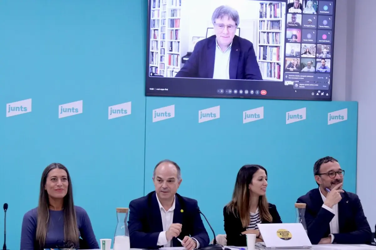 Jordi Turull y Carles Puigdemont por videoconferencia enlazan la primera reunión de la nueva ejecutiva de Junts (Nico Tomás, ACN)