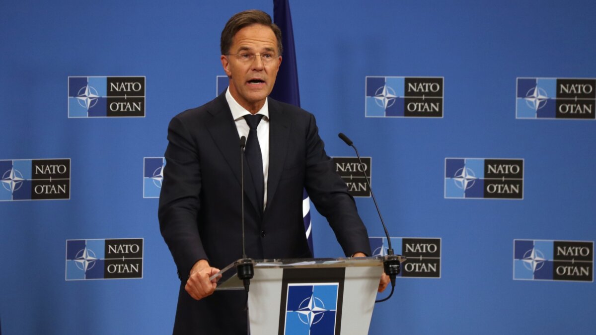 El secretari general de l'OTAN, Mark Rutte, durant la seva primera roda de premsa com màxim responsable de l'aliança (Albert Cadanet, ACN)