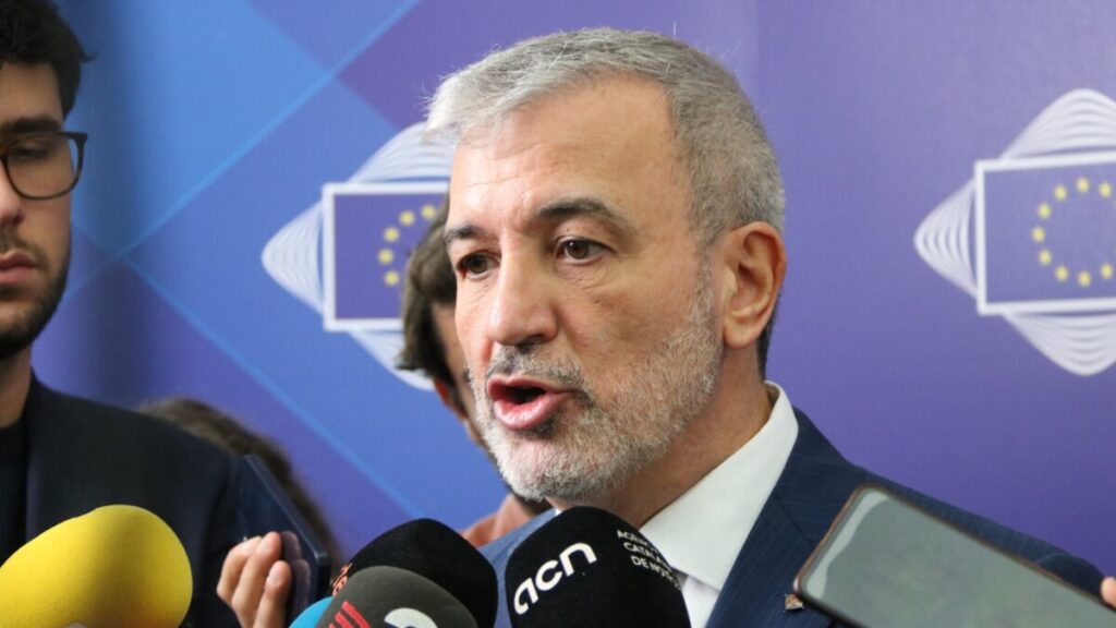 L'alcalde de Barcelona, Jaume Collboni, anunciant que presentarà un nou pla d'emergència d'habitatge (Lucía Llargués Vilaldach, ACN)