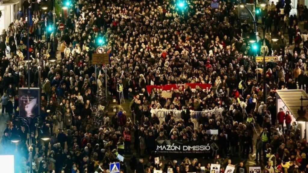 Manifestación contra Carlos Mazón en Valencia (Joan Baldoví, X)